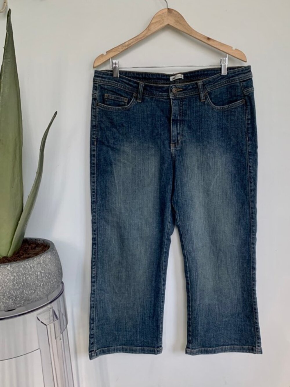Lee Straight Leg Cropped Mid Rise Jeans size 16